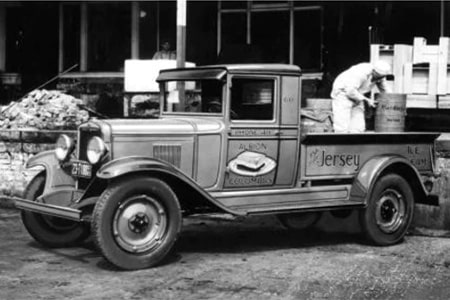 1929年 6気筒エンジントラックを発表
