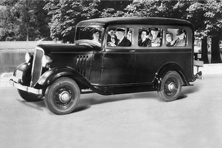 1935年 “サバーバン・キャリオール”が登場