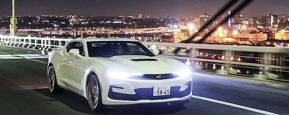 夜のドライブも映える 新型「カマロ SS」の存在感