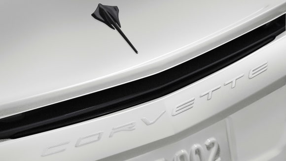 CORVETTE リアエンブレム(アークティックホワイト)